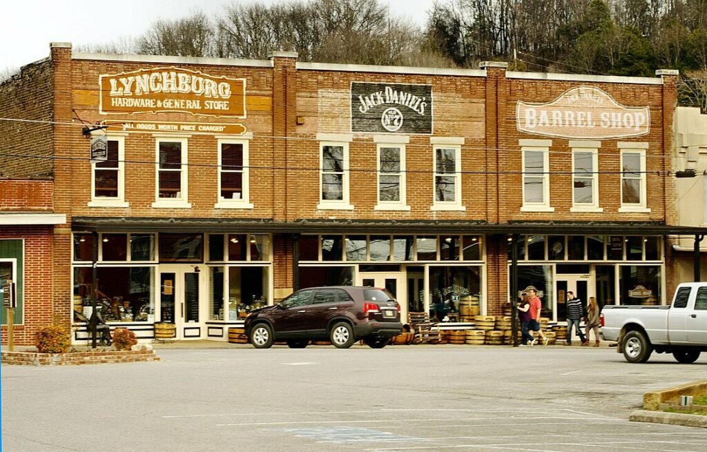 1913 commercial block on the courthouse square